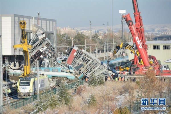 土耳其高铁撞车事故致9死47伤