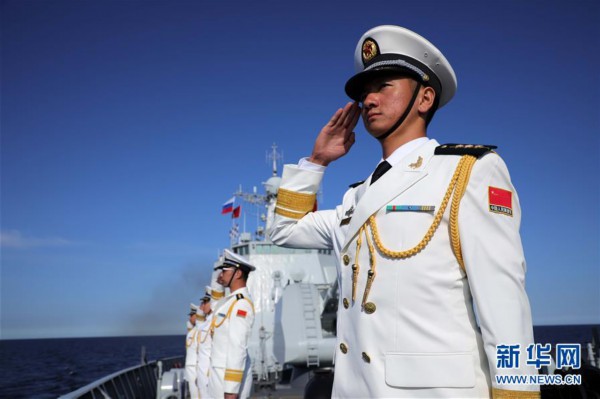 中国海军西安舰参加俄罗斯海军节庆典海上阅兵