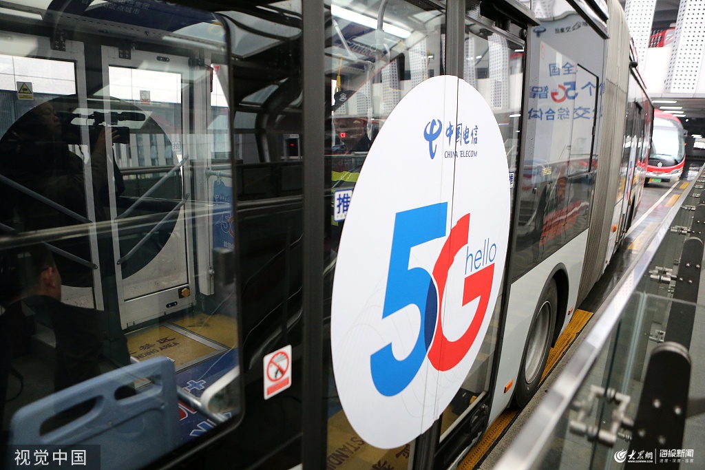 "全国第一辆5g公交车"成都发车 市民们可体验5g高科技服务