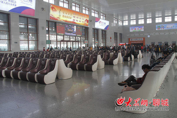 聊城火车站新装400台共享按摩椅 五一前正式启