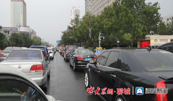 突降雷阵雨!聊城城区多处路段积水严重