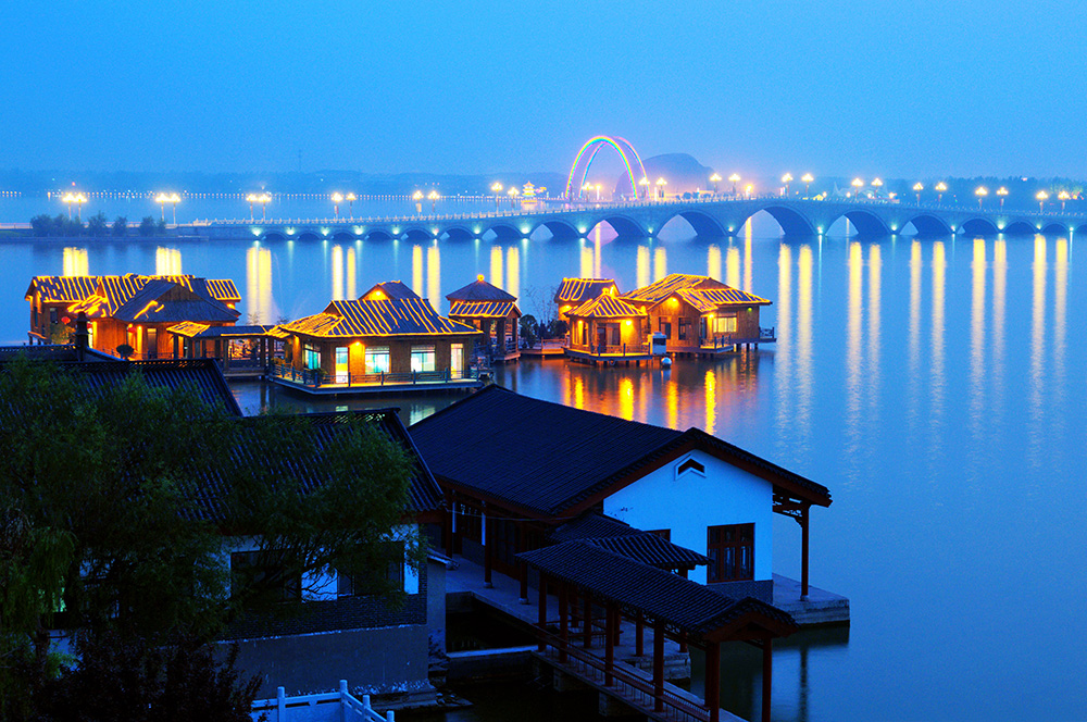 东昌湖夜景.jpg