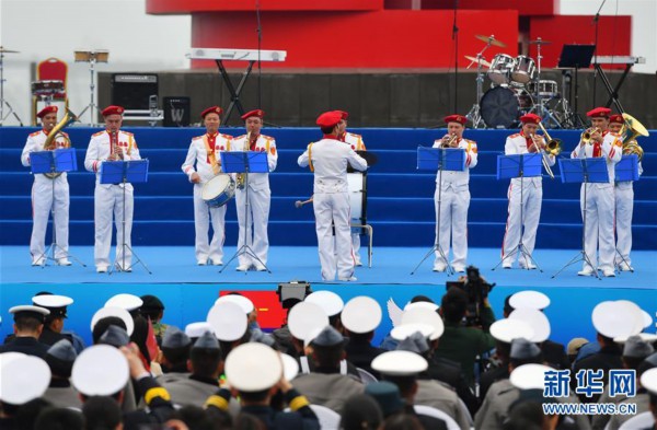 4月22日,慶祝人民海軍成立70週年中外海軍聯合軍樂展示在山東青島