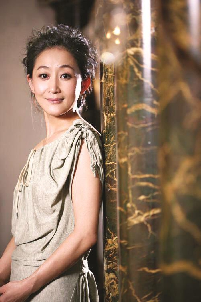 陈瑾凭借在《十八洞村》中真挚自然的表现摘得最佳女主角奖.